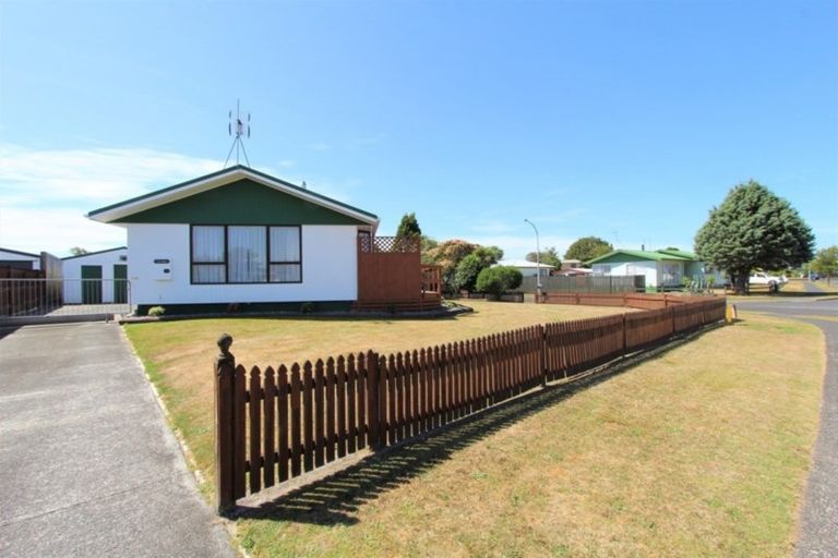 Photo of property in 1 Waitara Place, Tokoroa, 3420