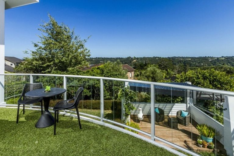 Photo of property in 13 Kittiwake Drive, Schnapper Rock, Auckland, 0632