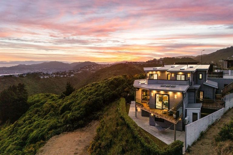 Photo of property in 35 Grumman Lane, Newlands, Wellington, 6037