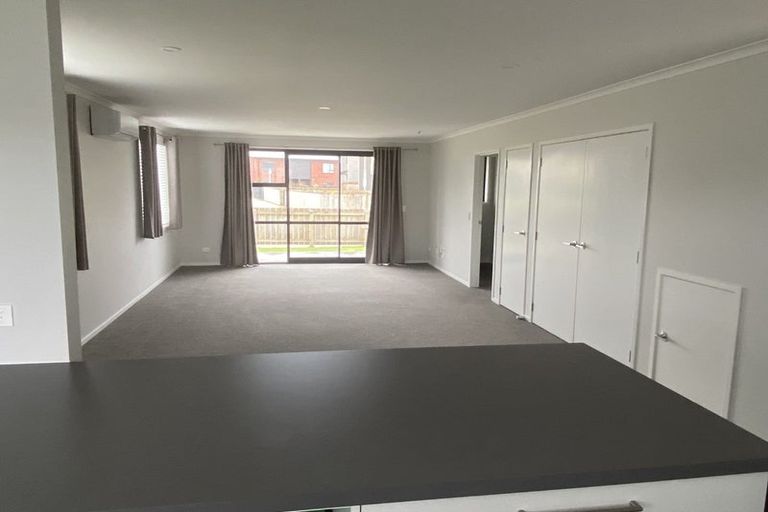 Photo of property in 11 Discovery Place, Marfell, New Plymouth, 4310