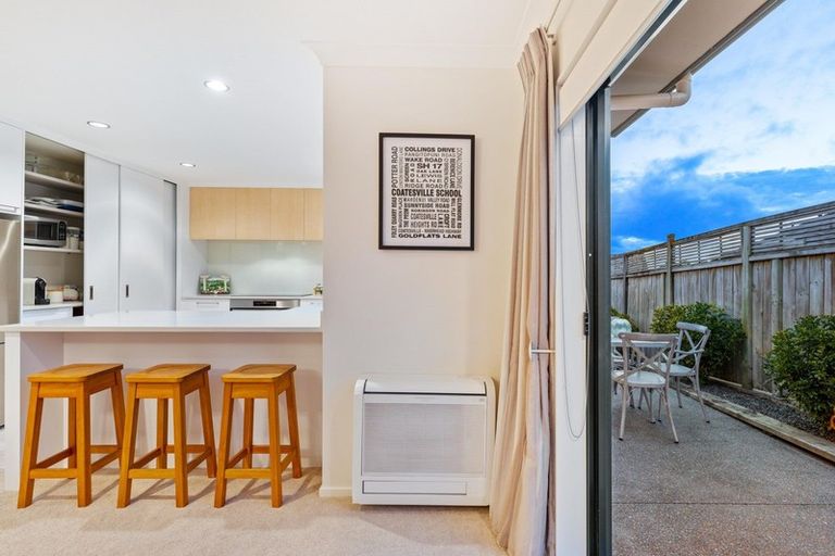 Photo of property in 20 Rising Parade, Fairview Heights, Auckland, 0632