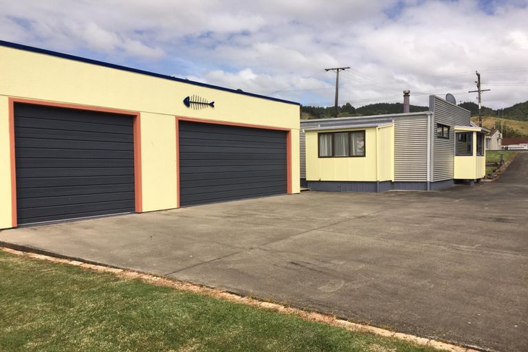 Photo of property in 58 Beach Road, Waihi Beach, 3611