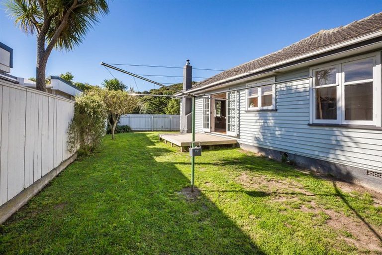 Photo of property in 44 Grays Road, Plimmerton, Porirua, 5026