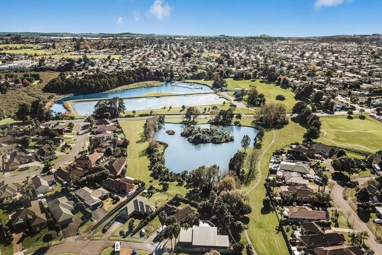 Photo of property in 37 Lothian Brae, Wattle Downs, Auckland, 2103