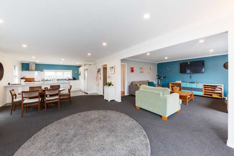 Photo of property in 14 Freedom Drive, Kelvin Grove, Palmerston North, 4414