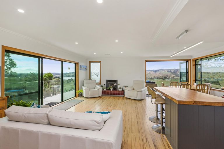 Photo of property in 87 Warren Road, Raglan, 3295