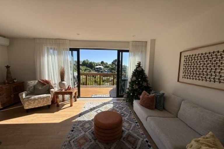 Photo of property in 905e East Coast Road, Northcross, Auckland, 0632