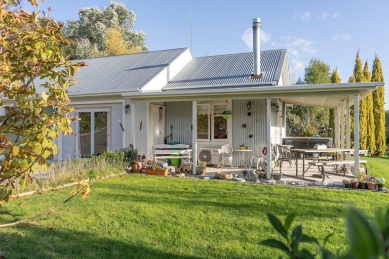 Photo of property in 218 Masterton Stronvar Road, Te Ore Ore, Masterton, 5890