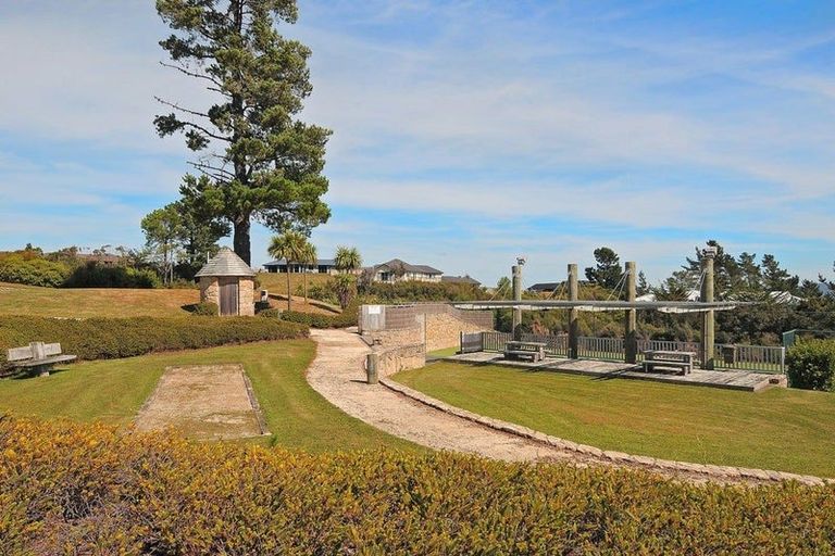 Photo of property in 86 Mount Marua Way, Timberlea, Upper Hutt, 5018