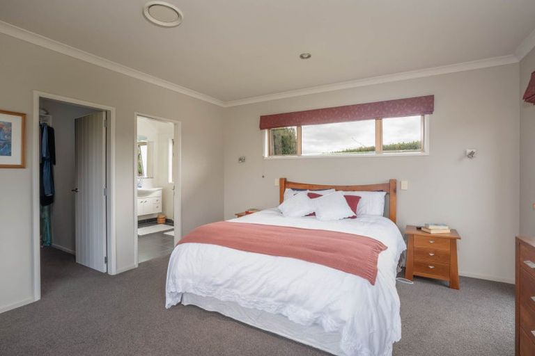Photo of property in 63 Loch Views Road, Acacia Bay, Taupo, 3385
