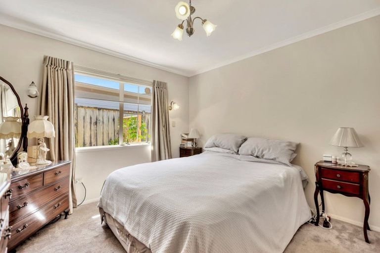 Photo of property in 432a Mangorei Road, Highlands Park, New Plymouth, 4312
