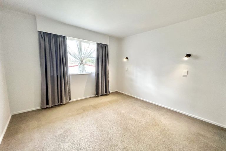 Photo of property in 2/5 Gazelle Avenue, Beach Haven, Auckland, 0626