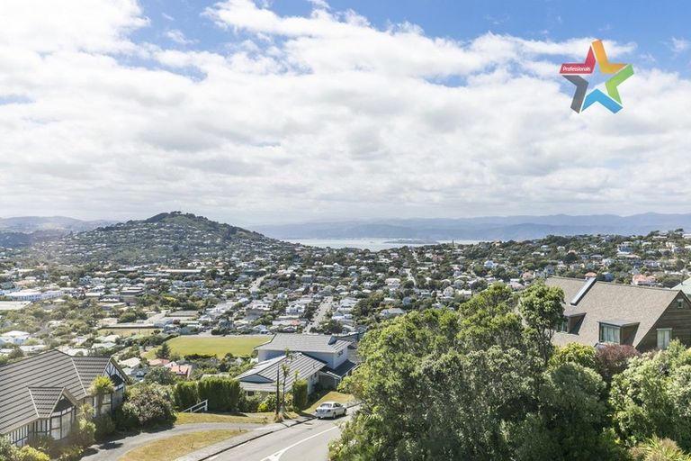 Photo of property in 1 Mewburn Rise, Karori, Wellington, 6012