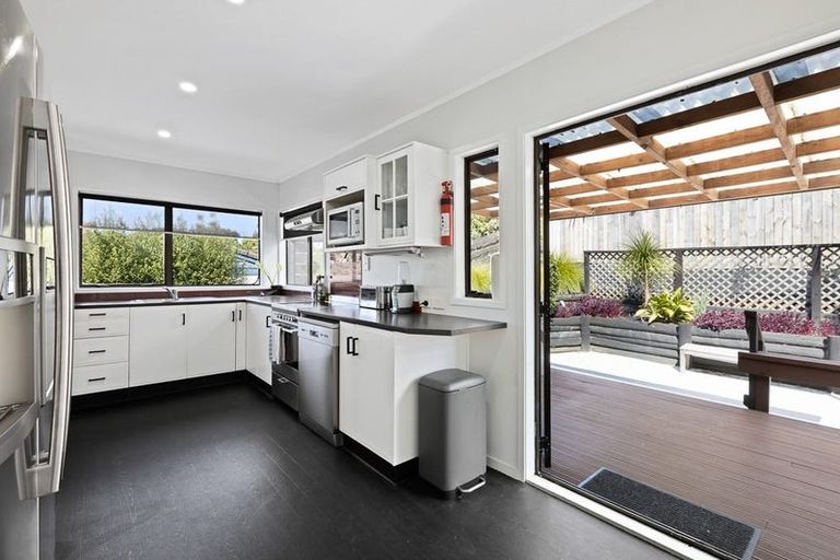 Photo of property in 20 Sandiacre Way, Browns Bay, Auckland, 0630