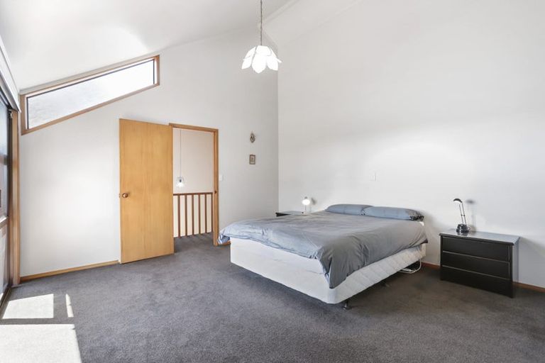 Photo of property in 9 Longfellow Parade, Glen Eden, Auckland, 0604