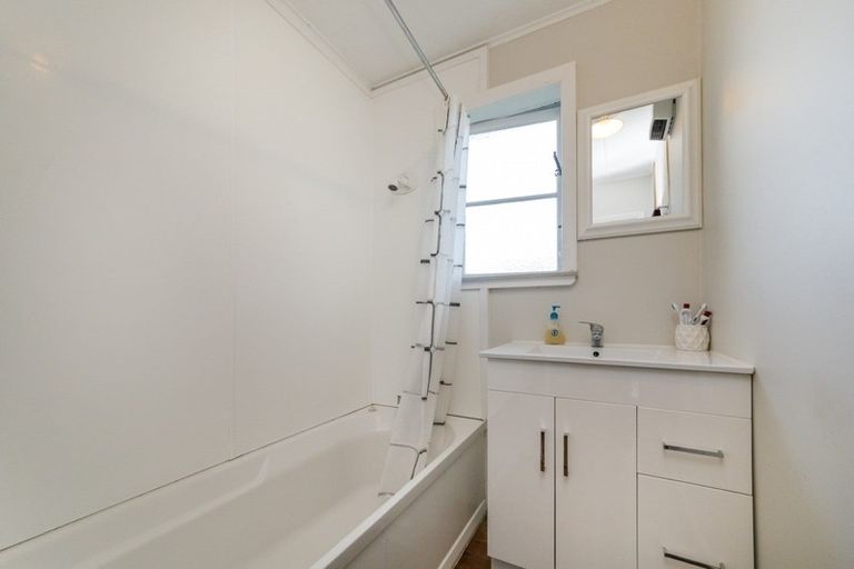 Photo of property in 20 Esk Street, Roslyn, Palmerston North, 4414