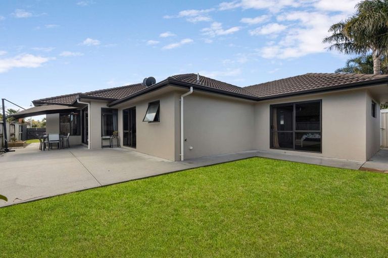 Photo of property in 102 Oriental Parade, Papamoa Beach, Papamoa, 3118