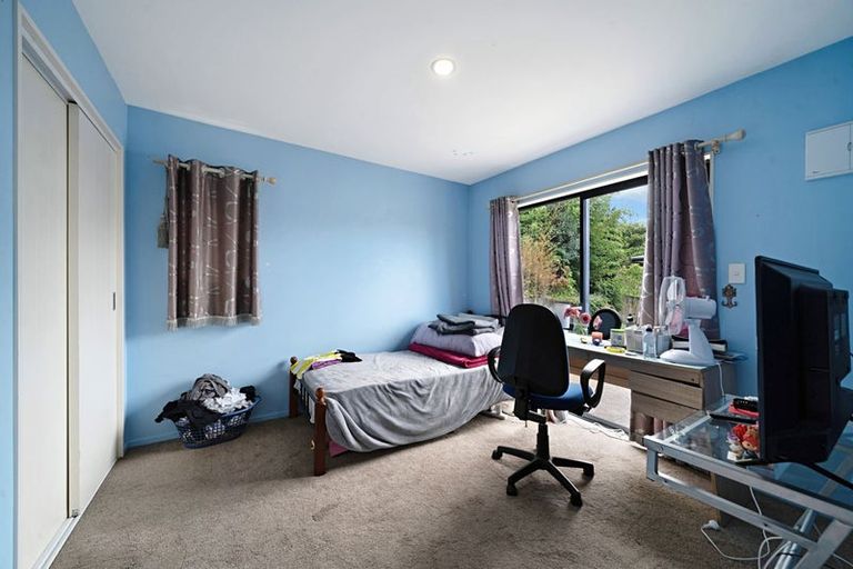 Photo of property in 27 Kohekohe Street, New Lynn, Auckland, 0600