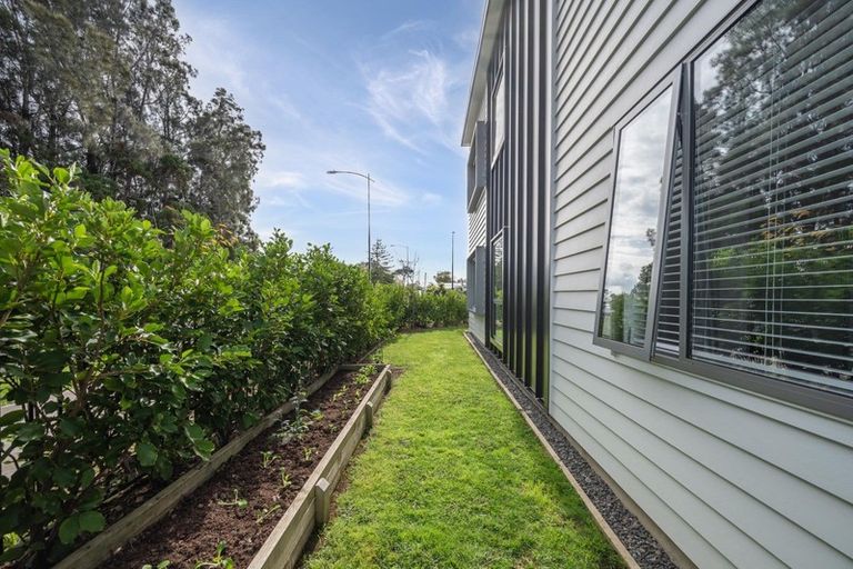 Photo of property in 6/27 Dida Park Drive, Kumeu, 0810