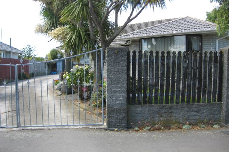 Photo of property in 270 Lake Terrace Road, Shirley, Christchurch, 8061