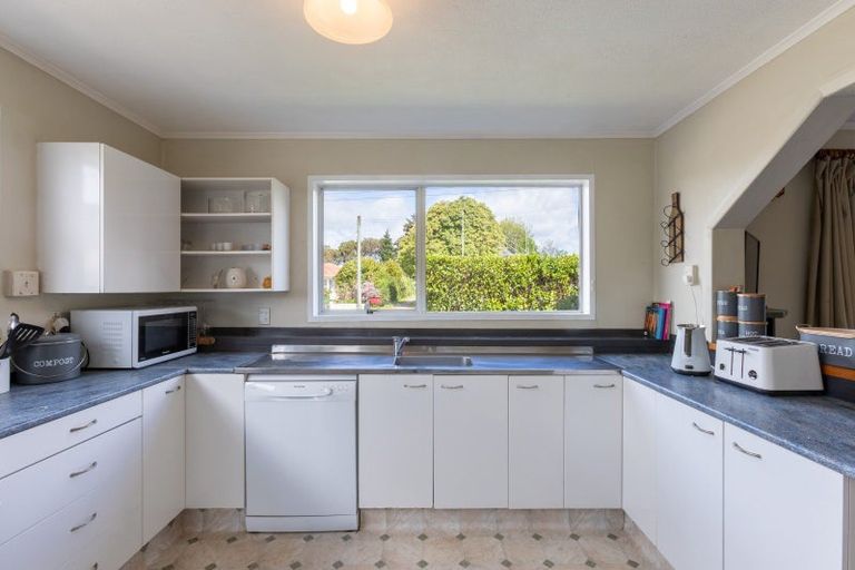 Photo of property in 18 Cadman Street, Dannevirke, 4930