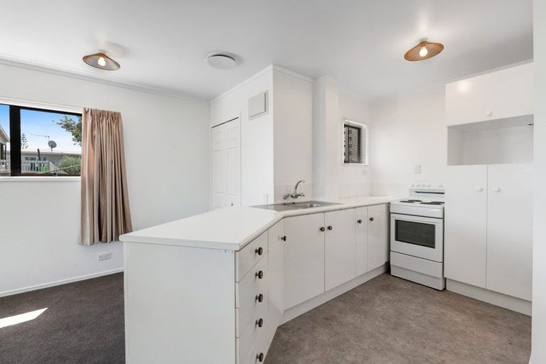 Photo of property in 65 De Luen Avenue, Tindalls Beach, Whangaparaoa, 0930
