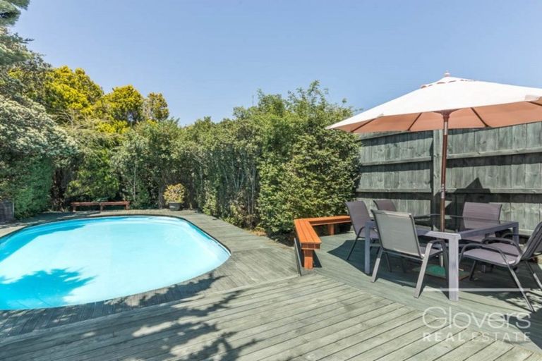Photo of property in 72 Astley Avenue, New Lynn, Auckland, 0600