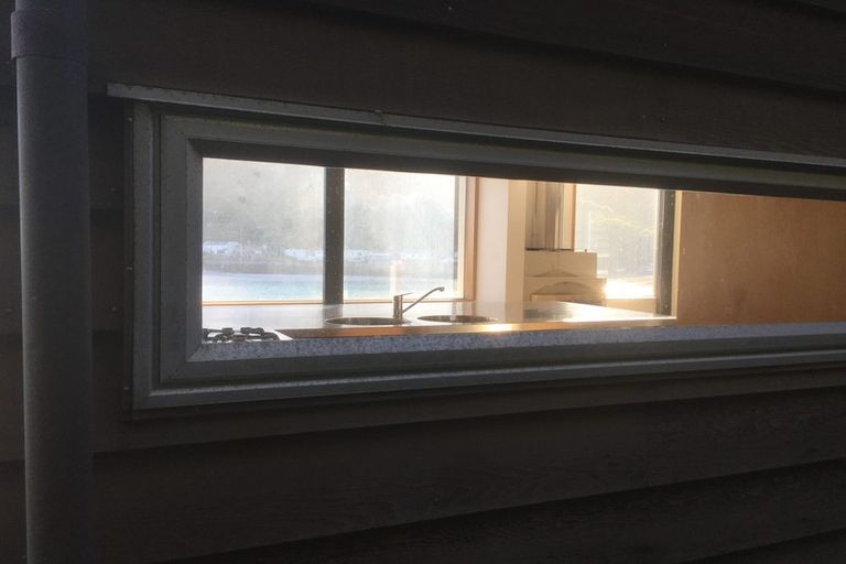 Photo of property in 28 Owhiro Bay Parade, Owhiro Bay, Wellington, 6023