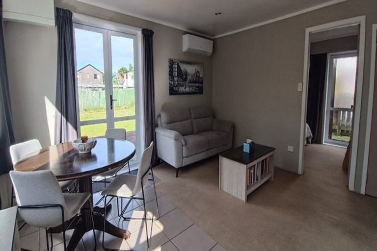 Photo of property in 2/9 Hamilton Road, Papatoetoe, Auckland, 2025