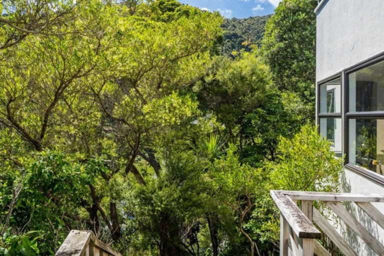 Photo of property in 10 Latham Road, York Bay, Lower Hutt, 5013