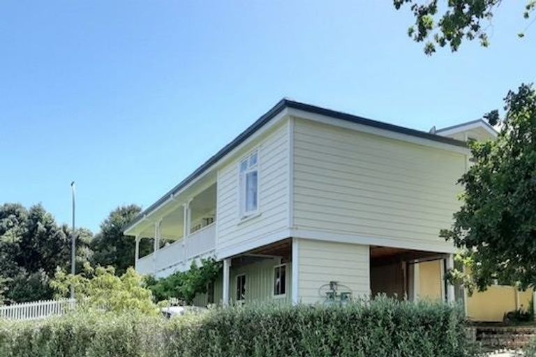 Photo of property in 13 Robertson Street, Russell, 0202