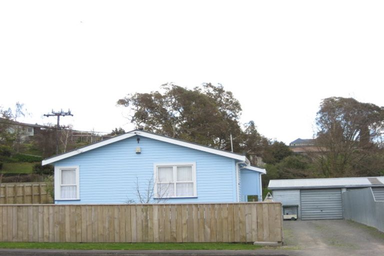 Photo of property in 18 Church Street, Waipawa, 4210