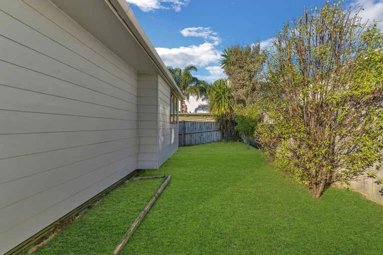 Photo of property in 81a Dundale Avenue, Blockhouse Bay, Auckland, 0600