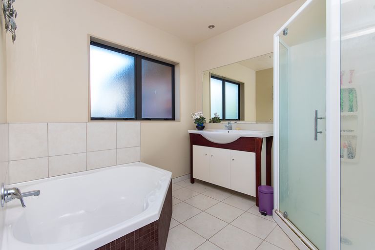 Photo of property in 14 Springvale Road, Waiuku, 2123