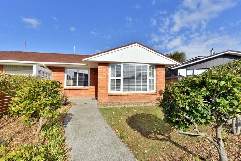 Photo of property in 1/9 Lombard Place, Avonhead, Christchurch, 8042