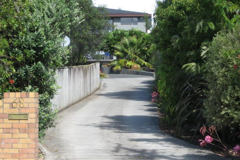 Photo of property in 68a Cliff View Drive, Green Bay, Auckland, 0604