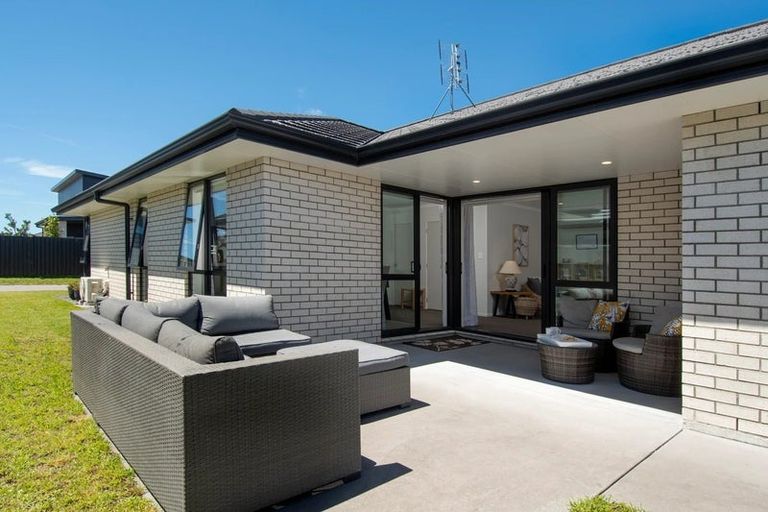 Photo of property in 18 Bill Miller Drive, Papamoa, 3118