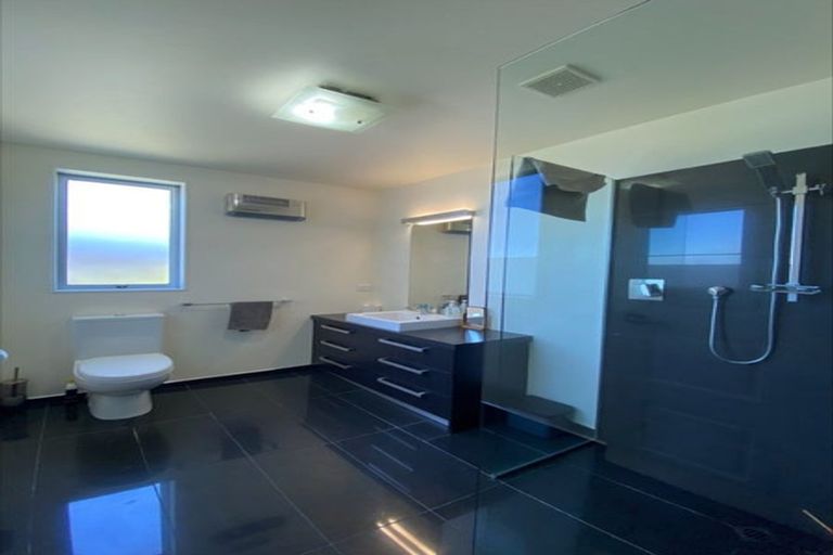 Photo of property in 18 Istana Place, Britannia Heights, Nelson, 7010