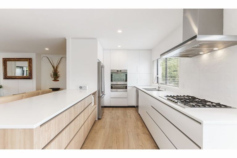 Photo of property in 6 Edgewater Grove, Orewa, 0931