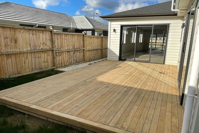 Photo of property in 3 Moemoea Avenue, Kumeu, 0810