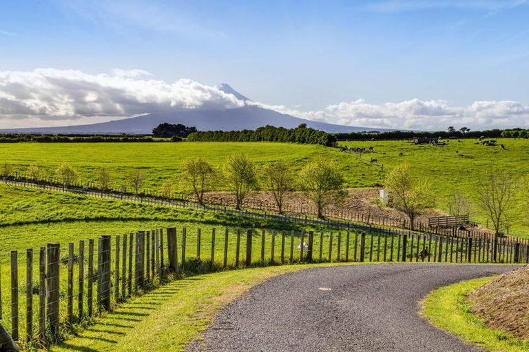 Photo of property in 5674 Mountain Road, Normanby, Hawera, 4673