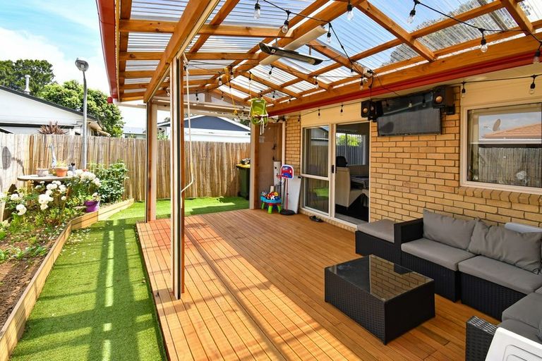 Photo of property in 401a Roscommon Road, Clendon Park, Auckland, 2103