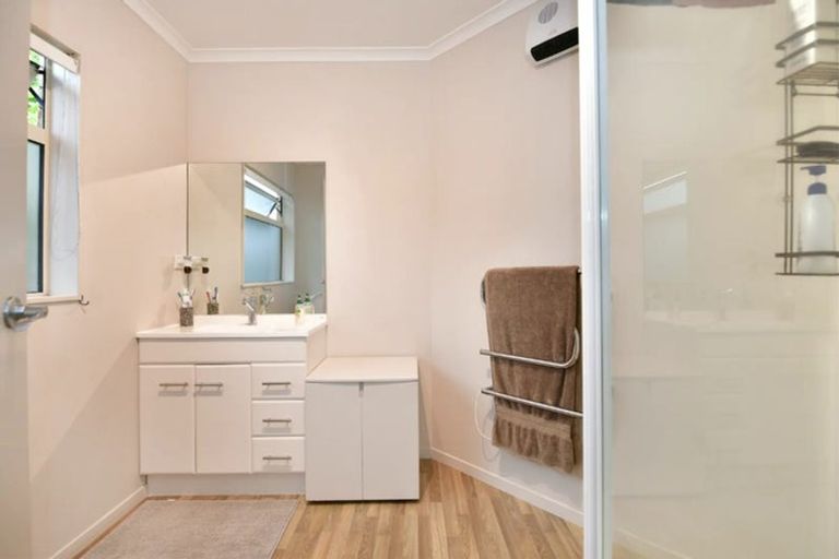 Photo of property in 10 Centreway Road, Orewa, 0931