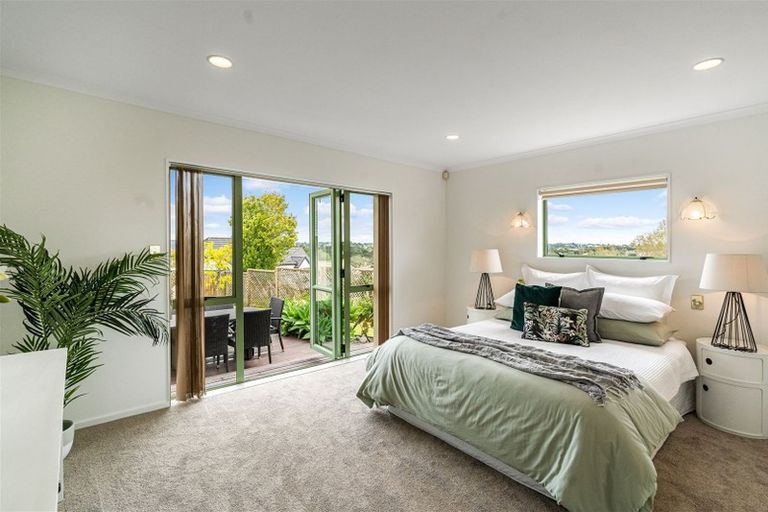 Photo of property in 10 Sandpiper Grove, Unsworth Heights, Auckland, 0632