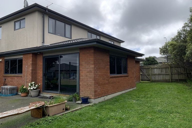 Photo of property in 8 Fiordland Place, Aotea, Porirua, 5024