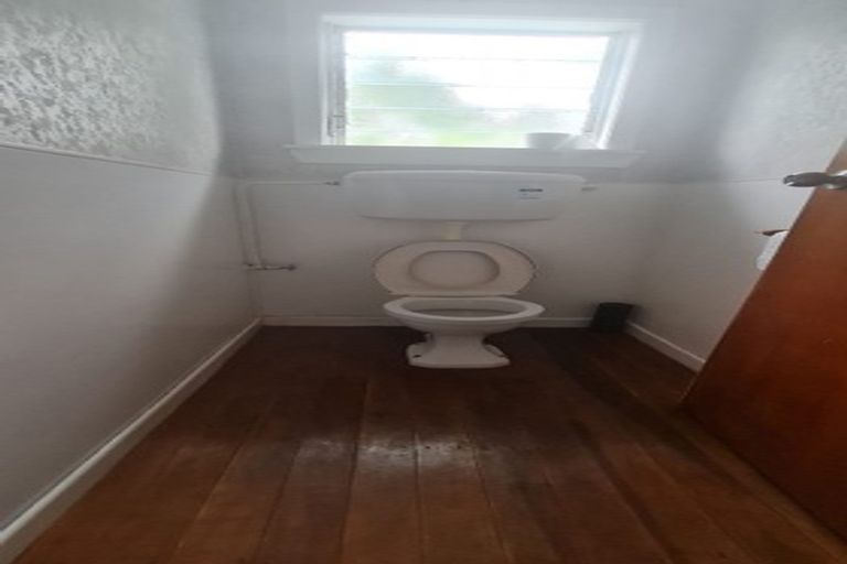 Photo of property in 6 Kingdale Road, Henderson, Auckland, 0610