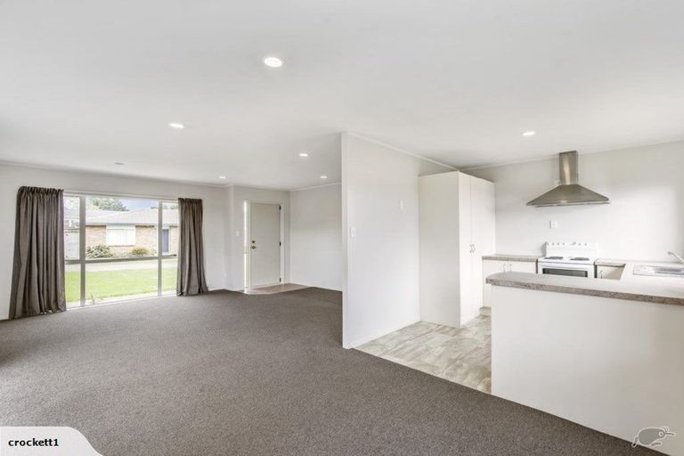 Photo of property in 15 Hocken Place, Mangere Bridge, Auckland, 2022