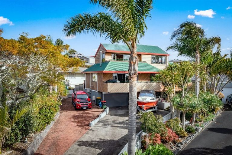 Photo of property in 7 Fairway Avenue, Red Beach, 0932