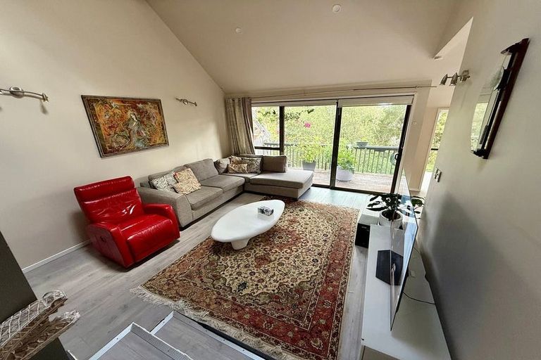 Photo of property in 1/112 Coronation Road, Hillcrest, Auckland, 0627