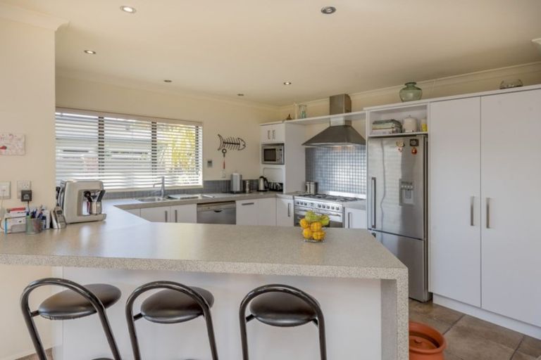 Photo of property in 14 Hulme Way, Raumati Beach, Paraparaumu, 5032